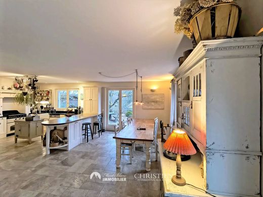 Luxury home in Gex, Ain