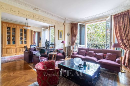 Apartment in Tour Eiffel, Invalides – Ecole Militaire, Saint-Thomas d’Aquin, Paris