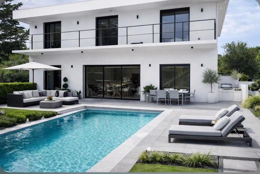 Villa in La Roquette-sur-Siagne, Alpes-Maritimes