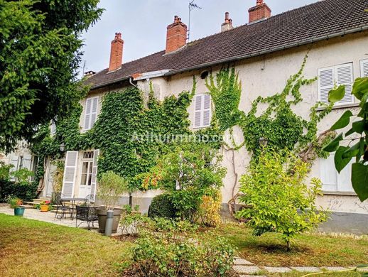 Luxury home in Gray, Haute-Saône