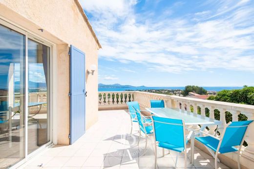 Luxus-Haus in Saint-Aygulf, Var