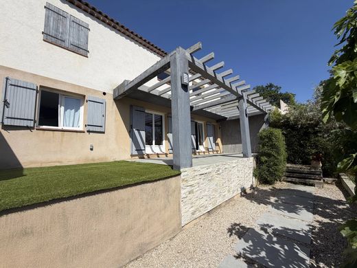 Villa en Berre-les-Alpes, Alpes Marítimos