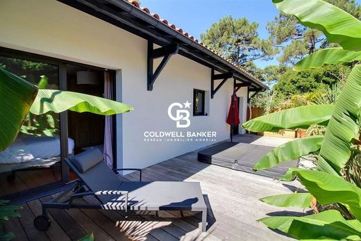 Luxury home in Pyla sur Mer, Gironde
