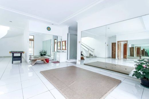 Apartment in La Muette, Auteuil, Porte Dauphine, Paris