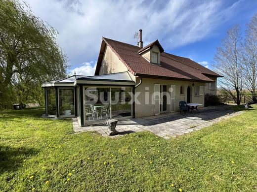 Luxe woning in Lons-le-Saunier, Jura