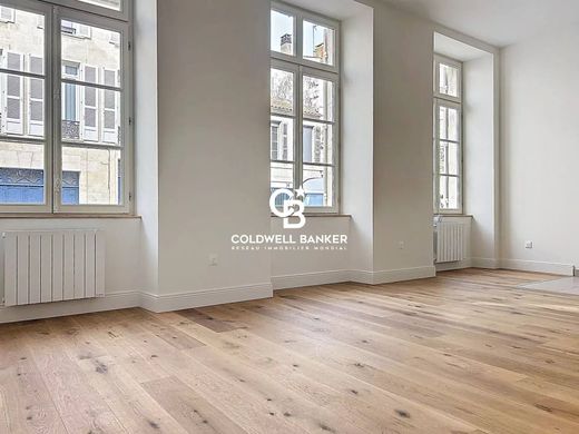 Apartment / Etagenwohnung in Rochefort, Charente-Maritime