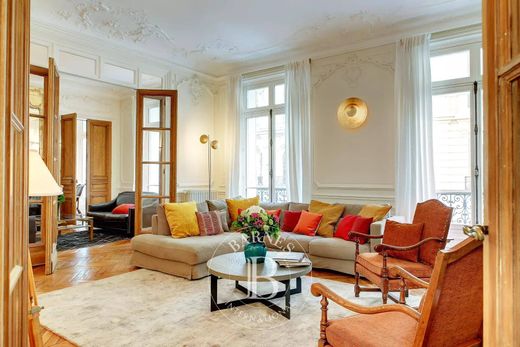 Apartment in Saint-Germain, Odéon, Monnaie, Paris
