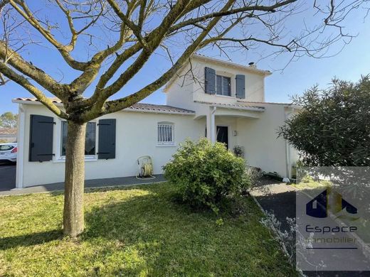 Luxury home in Ballon, Charente-Maritime