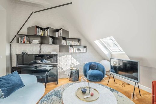 Apartment in Chatelet les Halles, Louvre-Tuileries, Palais Royal, Paris