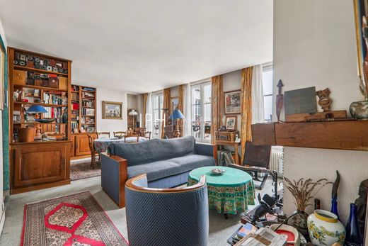 Apartment in Montmartre, Abbesses, Grandes-Carrières, Paris