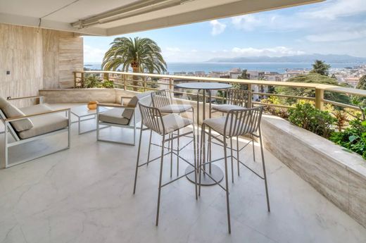 Apartment / Etagenwohnung in Cannes, Alpes-Maritimes