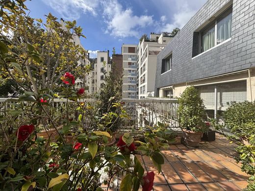 Apartment in Motte-Picquet, Commerce, Necker, Paris