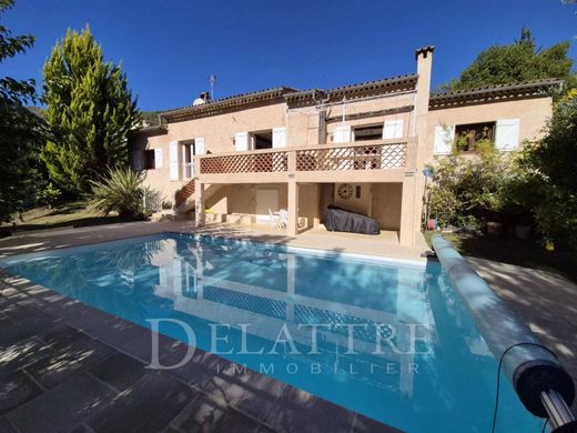 Le Bar-sur-Loup, Alpes-Maritimesの高級住宅