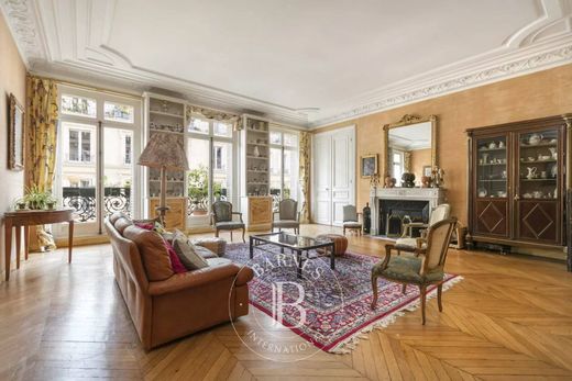 Apartment / Etagenwohnung in Champs-Elysées, Madeleine, Triangle d’or, Paris