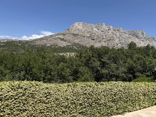 Luxury home in Saint-Antonin-sur-Bayon, Bouches-du-Rhône