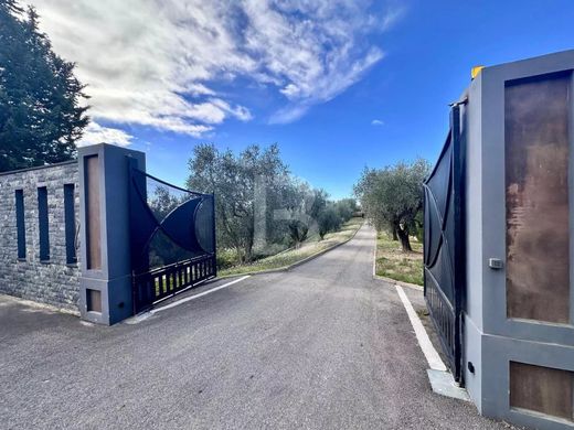 Grond in Opio, Alpes-Maritimes