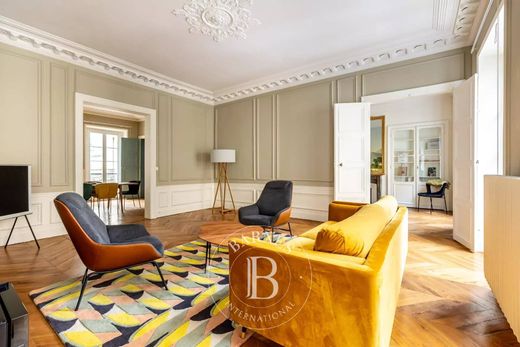 Apartment in Champs-Elysées, Madeleine, Triangle d’or, Paris