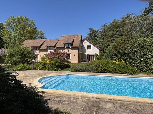 Luxury home in Les Mesnuls, Yvelines