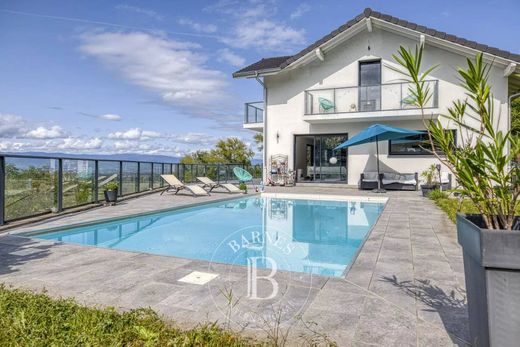 Luxe woning in Cranves-Sales, Haute-Savoie