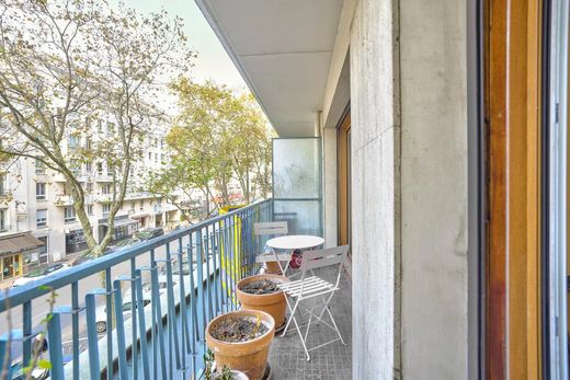 Apartament w Issy-les-Moulineaux, Hauts-de-Seine
