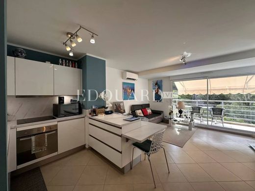 Apartment / Etagenwohnung in Menton, Alpes-Maritimes