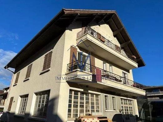 Πολυτελή κατοικία σε Cluses, Haute-Savoie