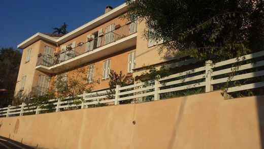 Appartementencomplex in Contes, Alpes-Maritimes