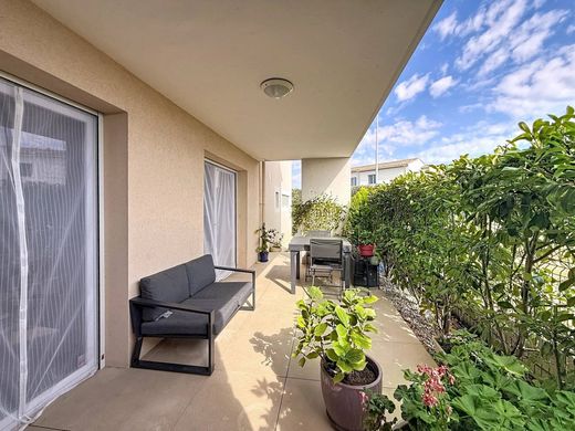 Apartment / Etagenwohnung in Saint-Laurent-du-Var, Alpes-Maritimes