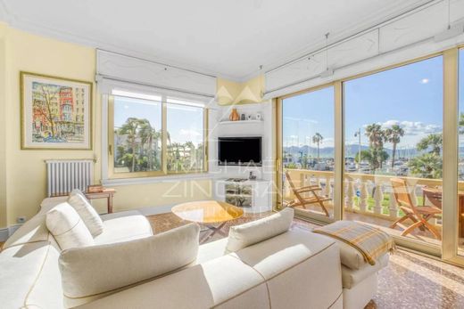 Apartment / Etagenwohnung in Cannes, Alpes-Maritimes