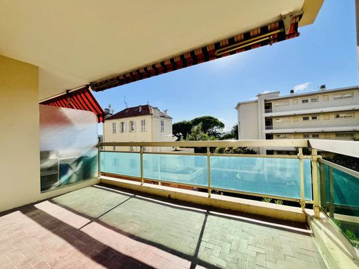 Apartment / Etagenwohnung in Nizza, Alpes-Maritimes