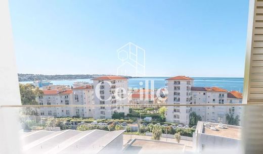 Apartment / Etagenwohnung in Antibes, Alpes-Maritimes