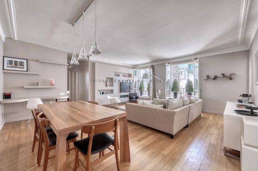 Apartment / Etagenwohnung in Tour Eiffel, Invalides – Ecole Militaire, Saint-Thomas d’Aquin, Paris