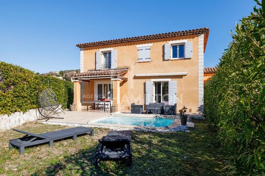 Villa en Le Rouret, Alpes Marítimos