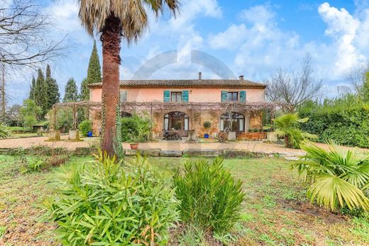 Rural or Farmhouse in Saint-Rémy-de-Provence, Bouches-du-Rhône