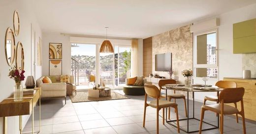 Apartment / Etagenwohnung in Antibes, Alpes-Maritimes