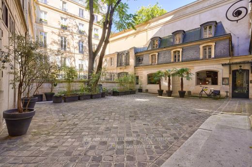 Luxury home in Champs-Elysées, Madeleine, Triangle d’or, Paris
