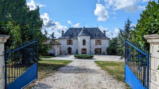 Demeure ou Maison de Campagne à Lesterps, Charente