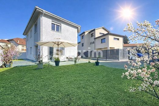 Luxury home in Saint-Genis-Pouilly, Ain