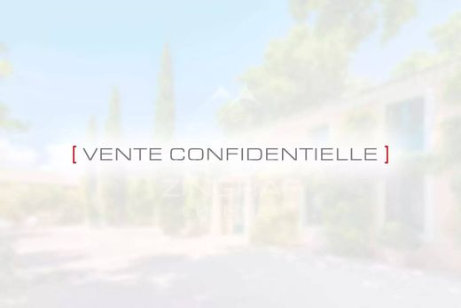 Rural or Farmhouse in L'Isle-sur-la-Sorgue, Vaucluse