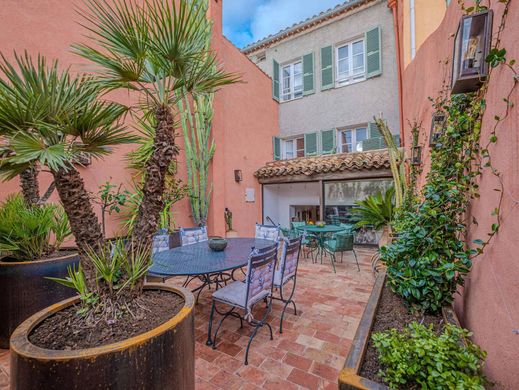 Maison de luxe à Grimaud, Var