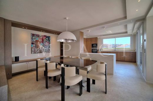 Apartment / Etagenwohnung in Cannes, Alpes-Maritimes