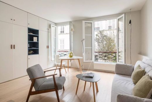Apartment in Tour Eiffel, Invalides – Ecole Militaire, Saint-Thomas d’Aquin, Paris