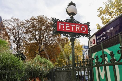 Apartment in Saint-Germain, Odéon, Monnaie, Paris