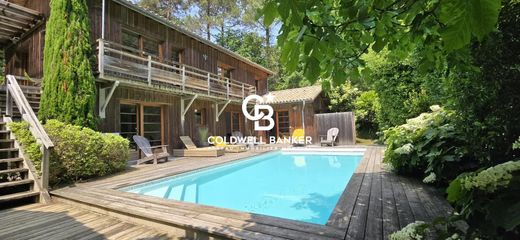 Luxury home in Pyla sur Mer, Gironde