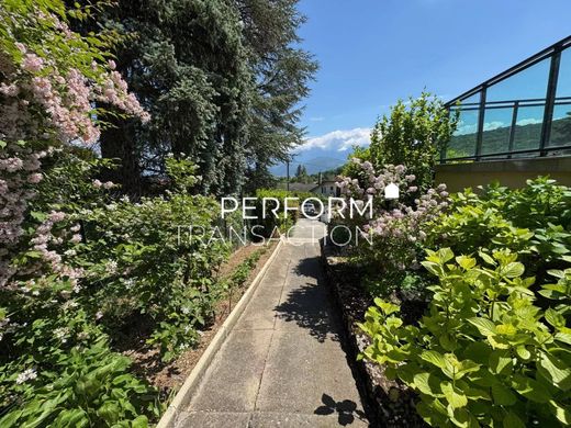 호화 저택 / Seyssins, Isère