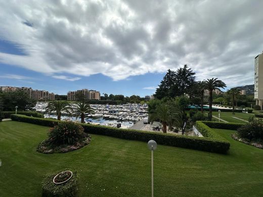 Apartment / Etagenwohnung in Mandelieu-la-Napoule, Alpes-Maritimes