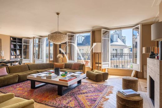 Apartment in Tour Eiffel, Invalides – Ecole Militaire, Saint-Thomas d’Aquin, Paris