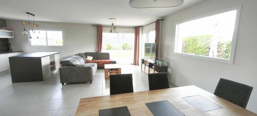 Villa in La Balme-de-Sillingy, Haute-Savoie