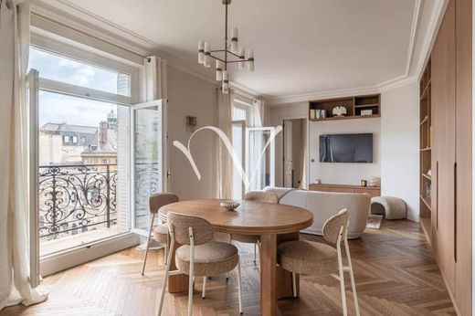 Apartment in Saint-Germain, Odéon, Monnaie, Paris