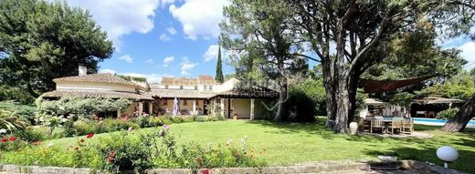 Mouriès, Bouches-du-Rhôneの高級住宅